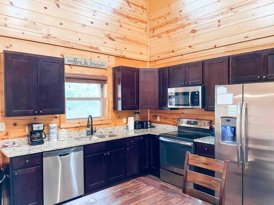 Indoor Heated Pool Hot Tub Cabin Севьервилл Экстерьер фото
