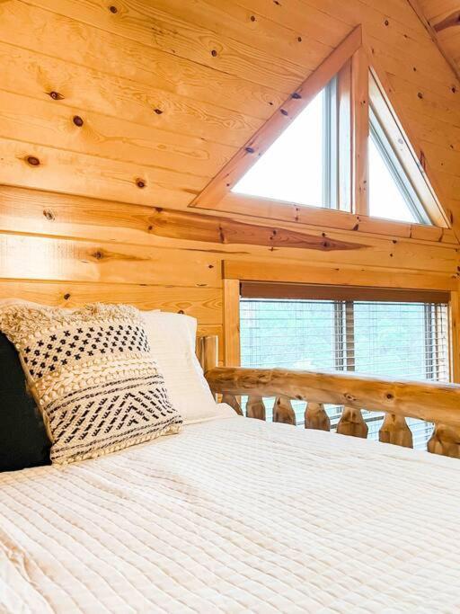 Indoor Heated Pool Hot Tub Cabin Севьервилл Экстерьер фото