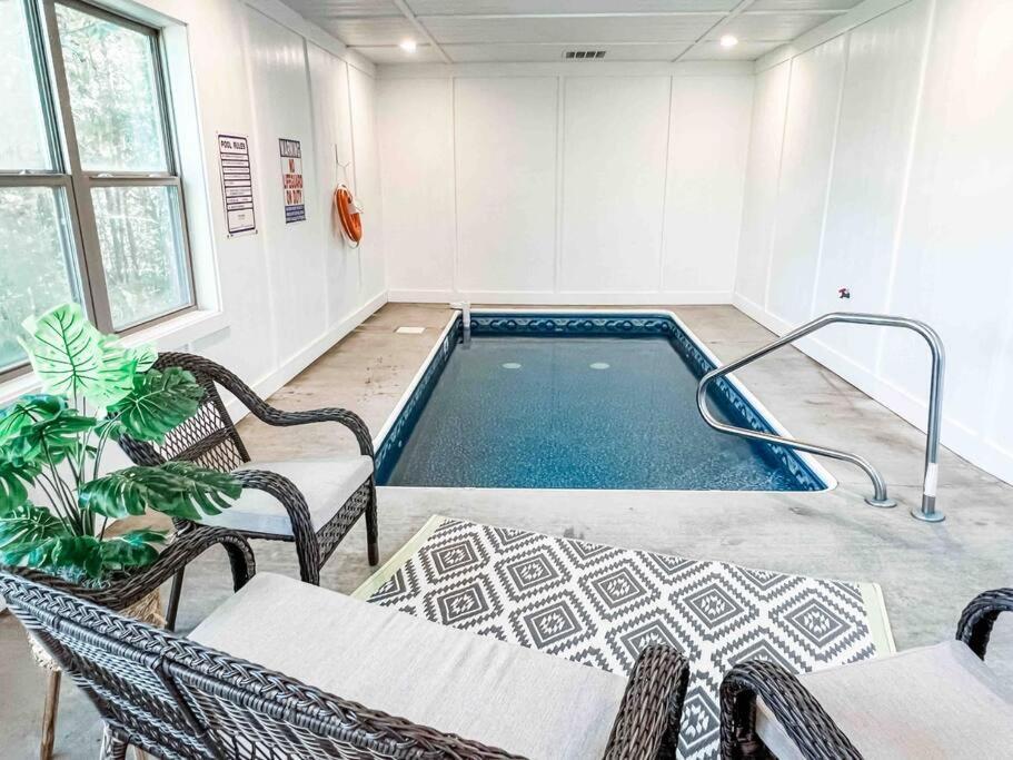 Indoor Heated Pool Hot Tub Cabin Севьервилл Экстерьер фото