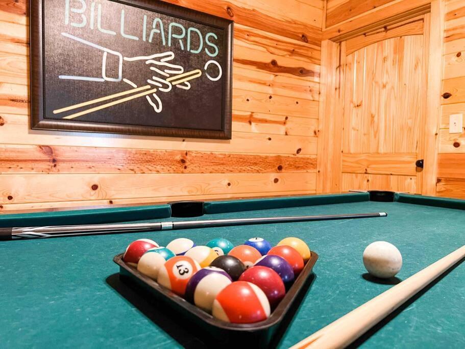 Indoor Heated Pool Hot Tub Cabin Севьервилл Экстерьер фото