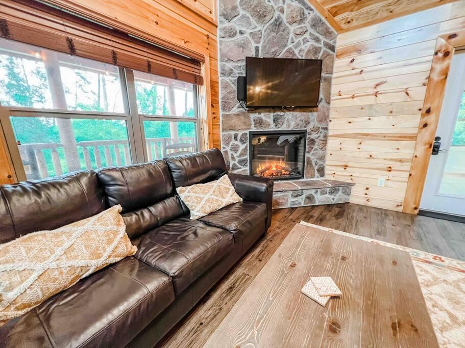 Indoor Heated Pool Hot Tub Cabin Севьервилл Экстерьер фото