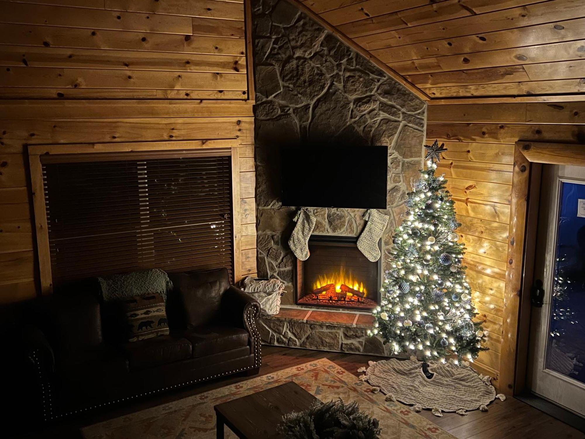 Indoor Heated Pool Hot Tub Cabin Севьервилл Экстерьер фото